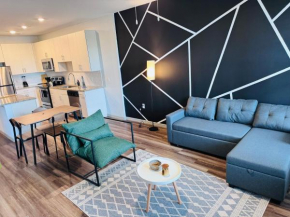 Entire Apartment with Cozy King Bed, Pet-Friendly, 15 Min to Disney, Resort-Style Amenities